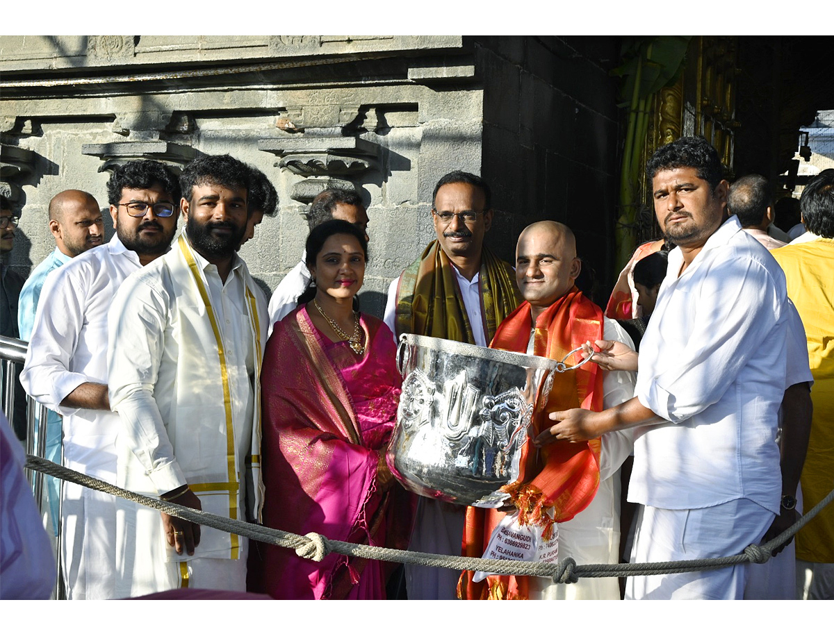  6.7 KGS silver was presented to Tirumala Temple Photos - Sakshi1