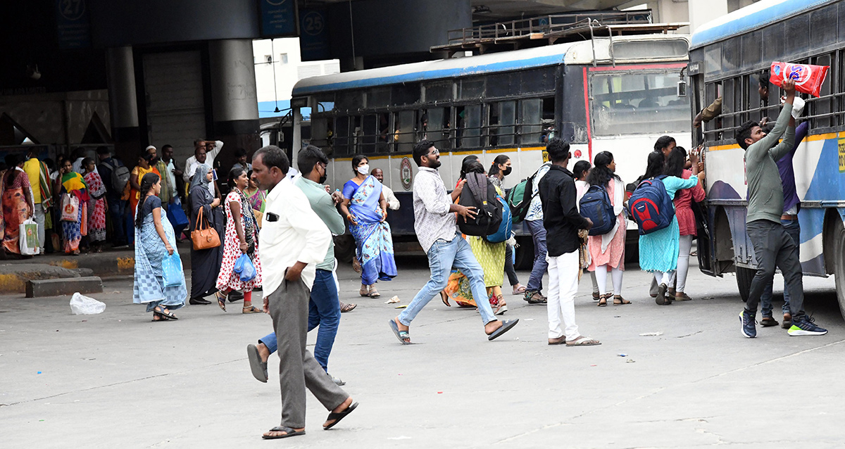 City People Leaving For Home For Sankranti - Sakshi16