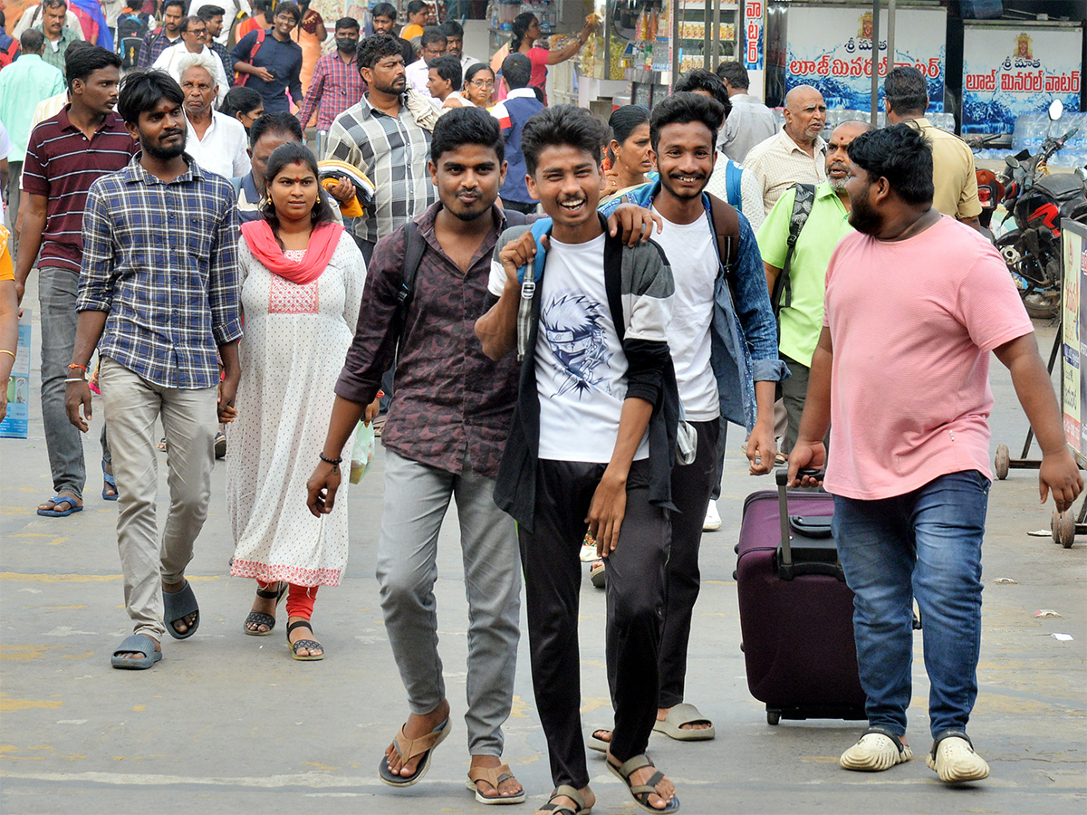 City People Leaving For Home For Sankranti - Sakshi10