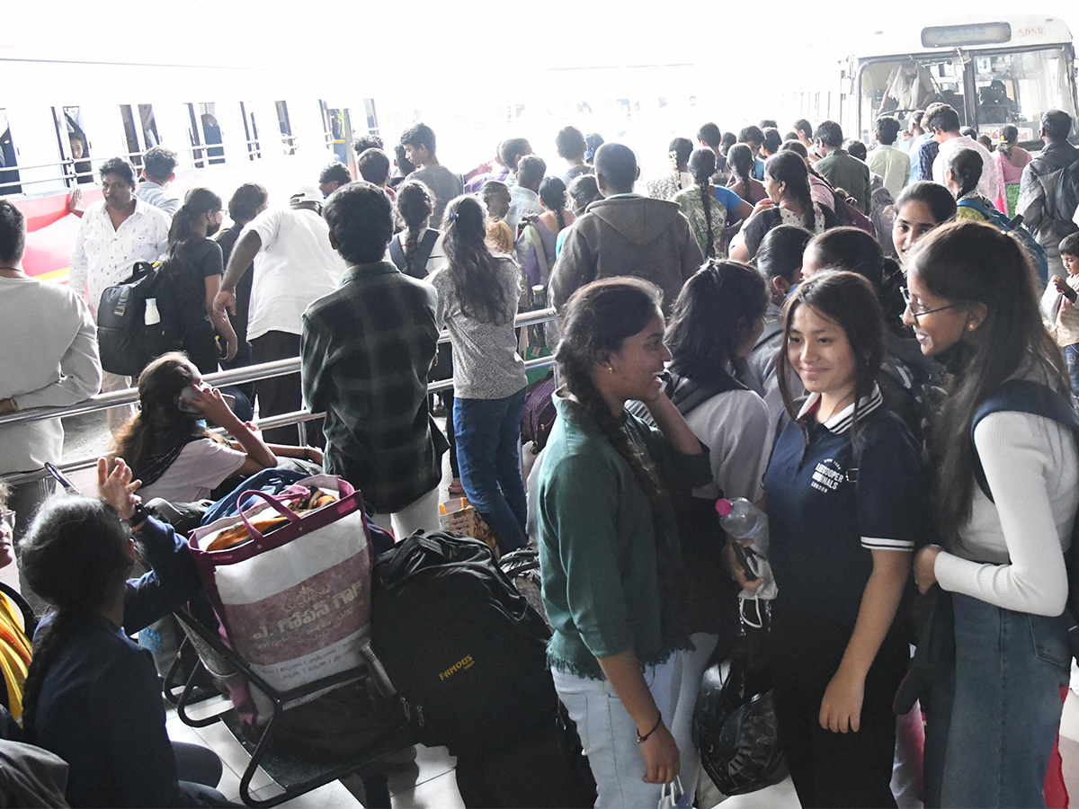 City People Leaving For Home For Sankranti - Sakshi12