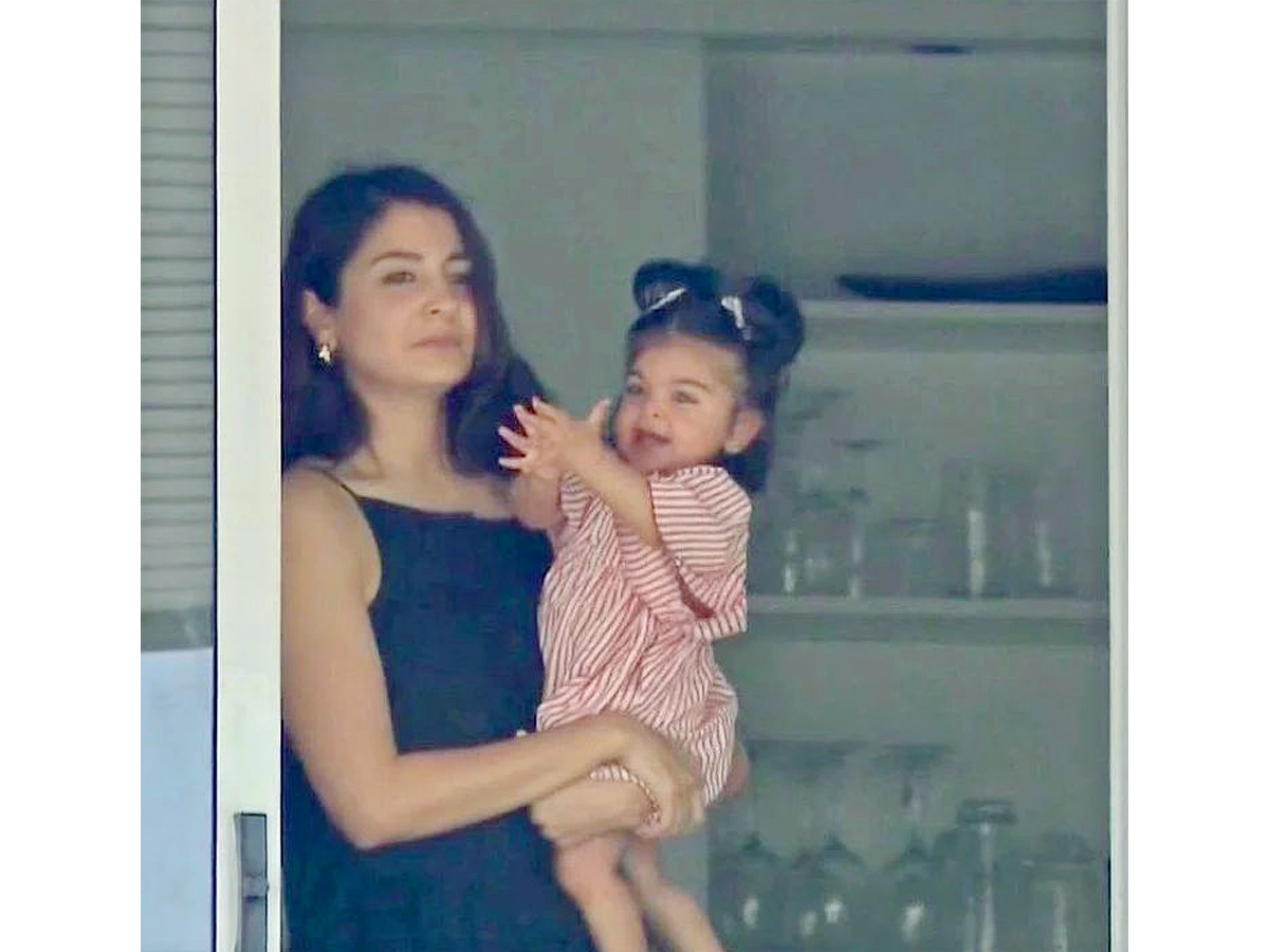  Virat Kohlis daughter Vamika Cute Photos - Sakshi14