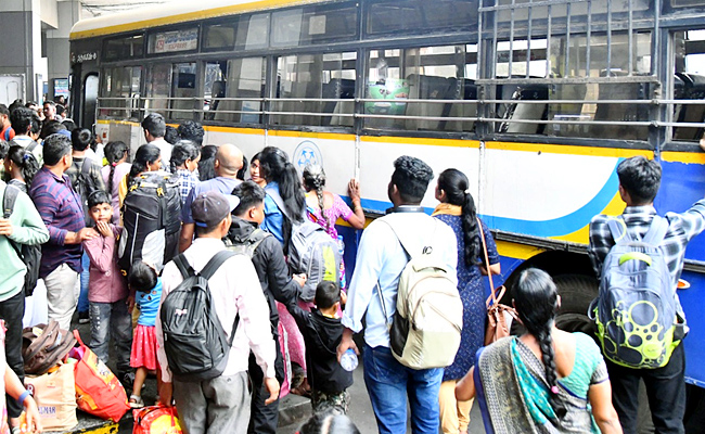 Huge Crowd At Bus Stand And Railway Stations Photos - Sakshi12