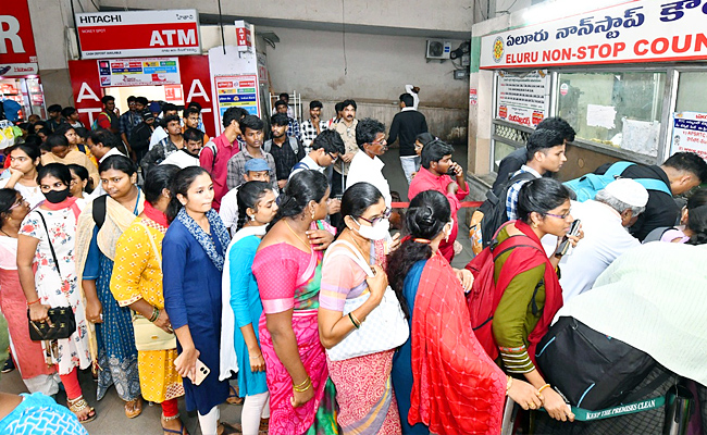 Huge Crowd At Bus Stand And Railway Stations Photos - Sakshi14