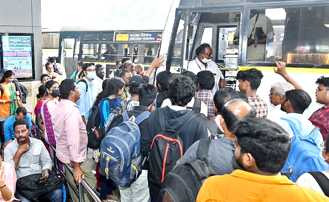 Huge Crowd At Bus Stand And Railway Stations Photos - Sakshi15