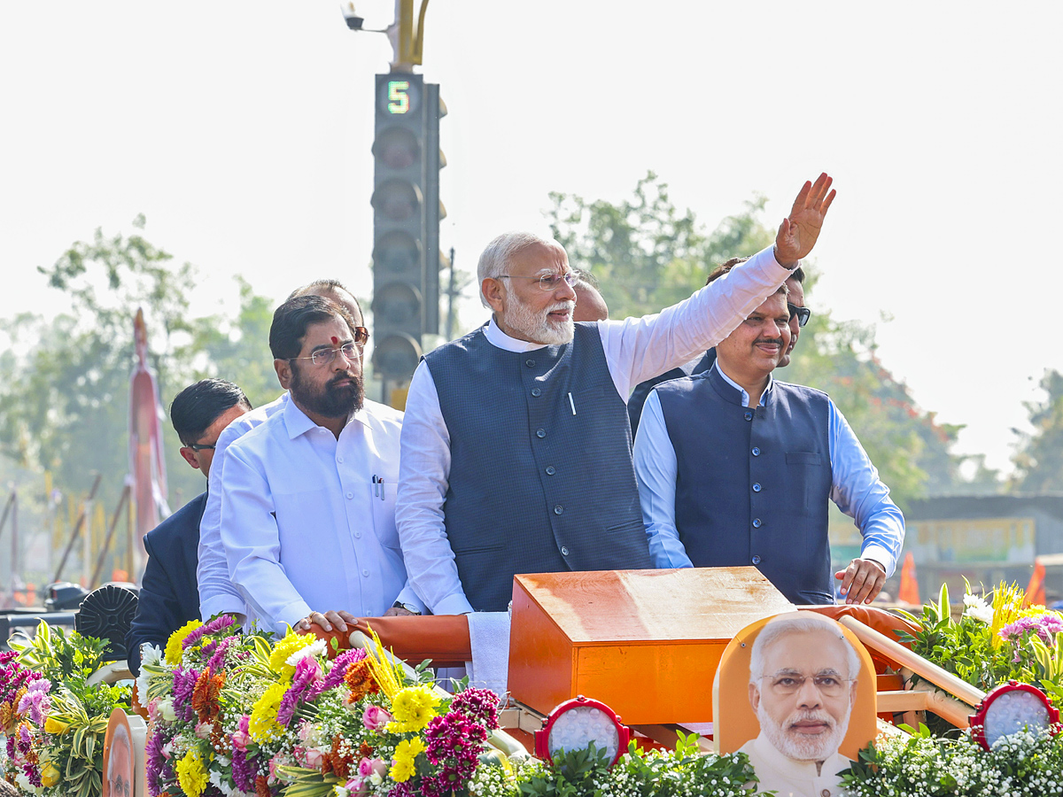 PM Narendra Modi visits Kalaram temple in Nashik, Photos Goes Viral - Sakshi3