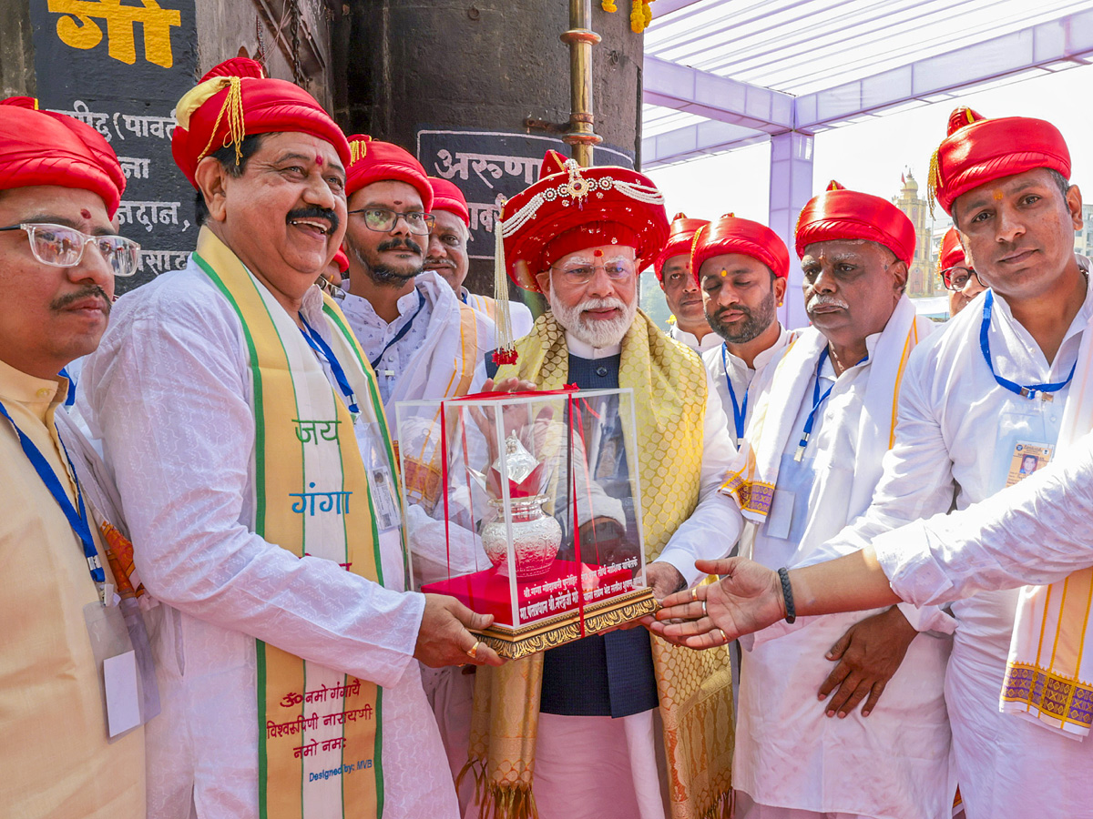 PM Narendra Modi visits Kalaram temple in Nashik, Photos Goes Viral - Sakshi15