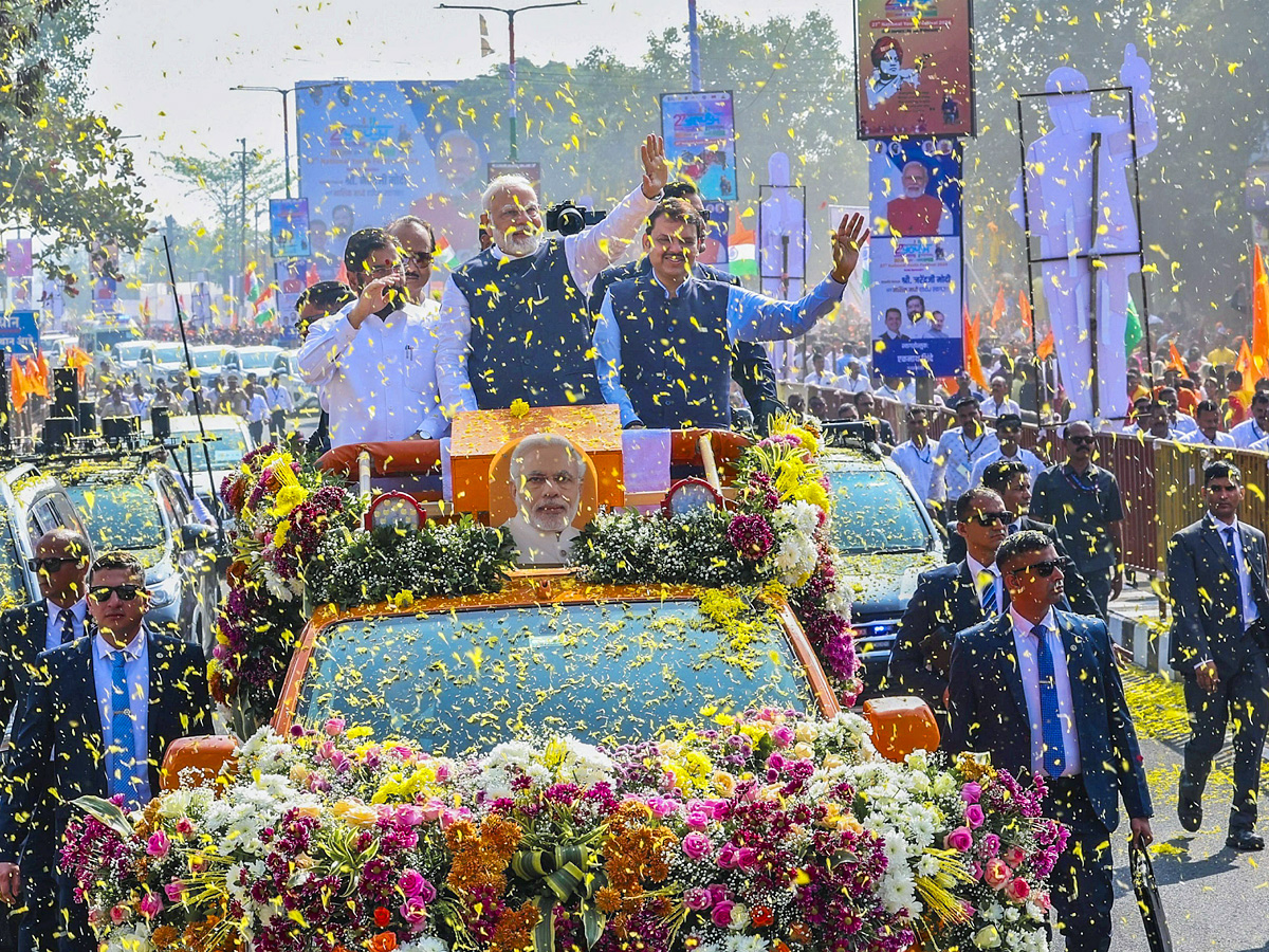 PM Narendra Modi visits Kalaram temple in Nashik, Photos Goes Viral - Sakshi6