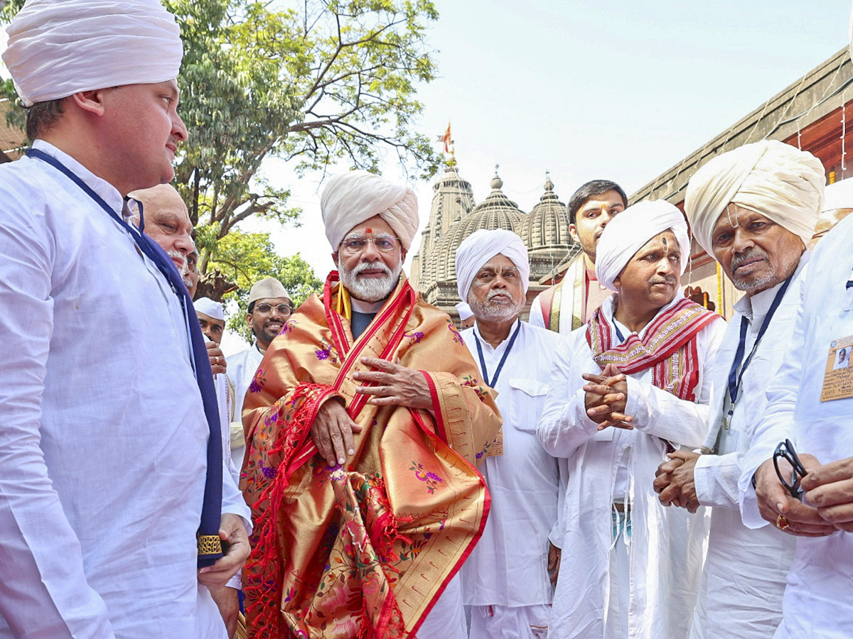 PM Narendra Modi visits Kalaram temple in Nashik, Photos Goes Viral - Sakshi7