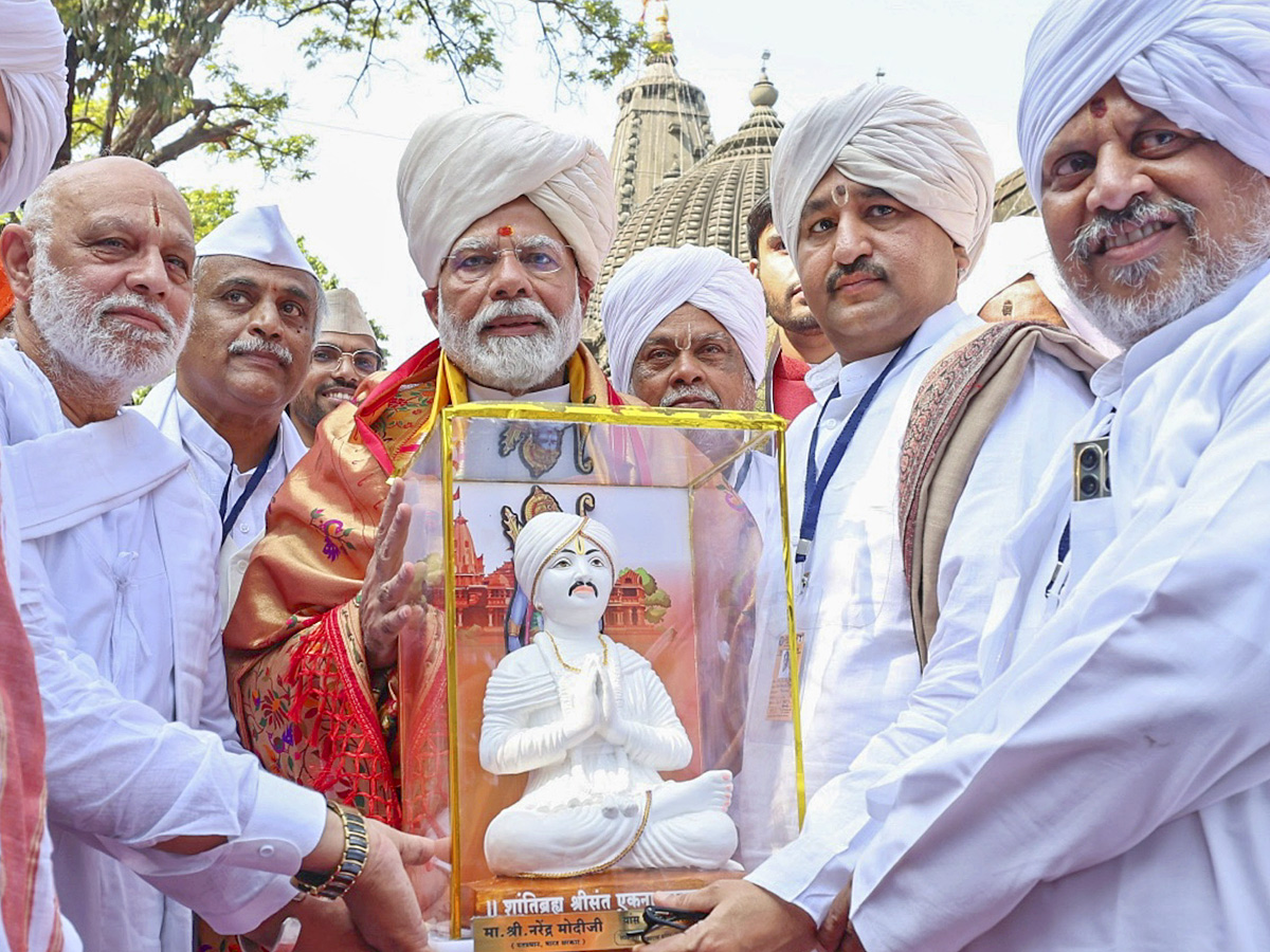 PM Narendra Modi visits Kalaram temple in Nashik, Photos Goes Viral - Sakshi9