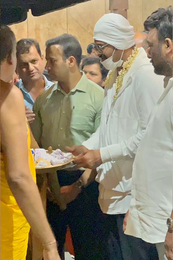 Prabhas Visisted Sri Durga Parameshwari Temple at Kateel Mangalore - Sakshi3