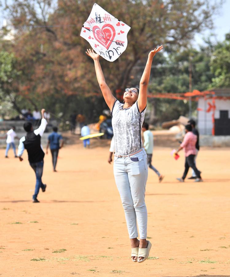 Hyderabad Kite Festival 2024 At Parade Grounds Photos - Sakshi5