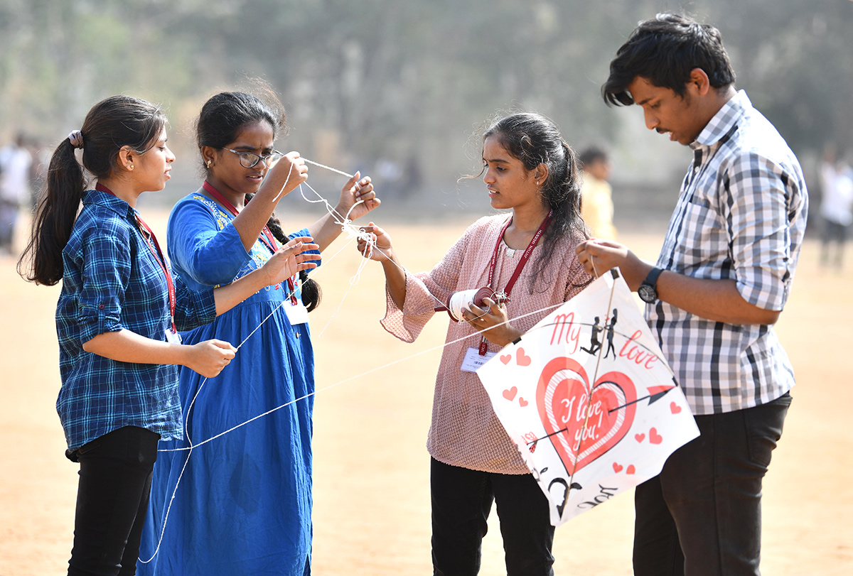 Hyderabad Kite Festival 2024 At Parade Grounds Photos - Sakshi8