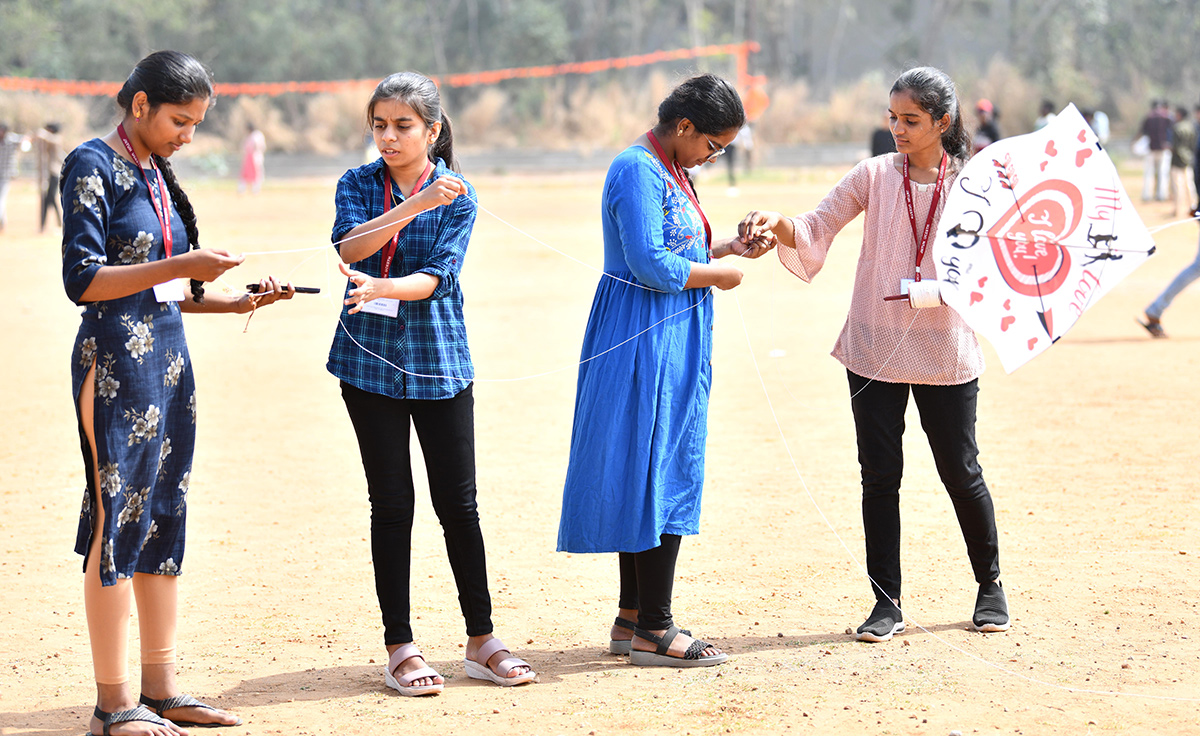 Hyderabad Kite Festival 2024 At Parade Grounds Photos - Sakshi9