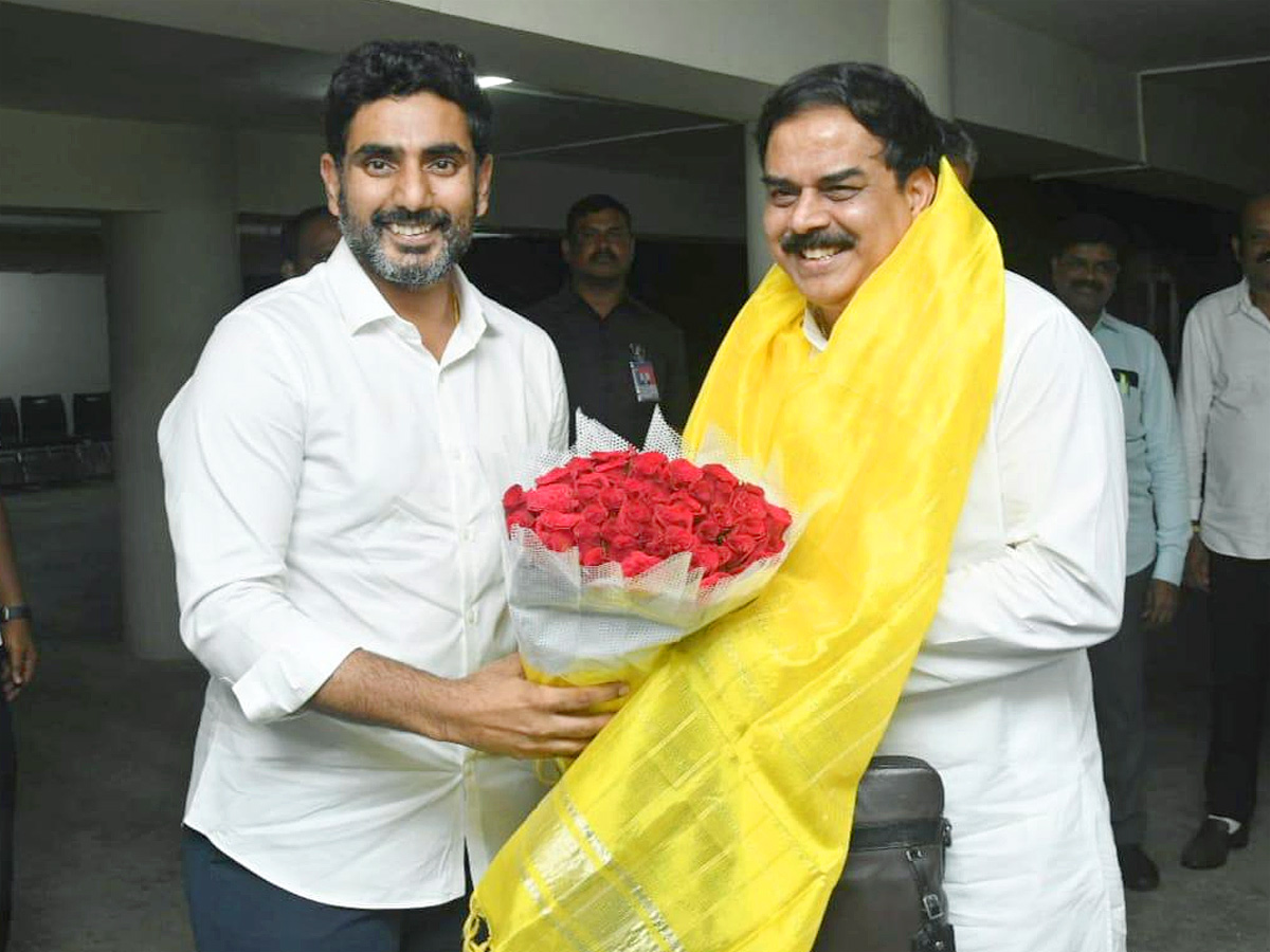 Pawan Kalyan Meets Chandrababu in his Residence PHotos - Sakshi5