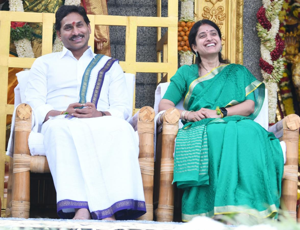 CM YS Jagan and YS Bharati Bhogi Celebrations Photos - Sakshi11