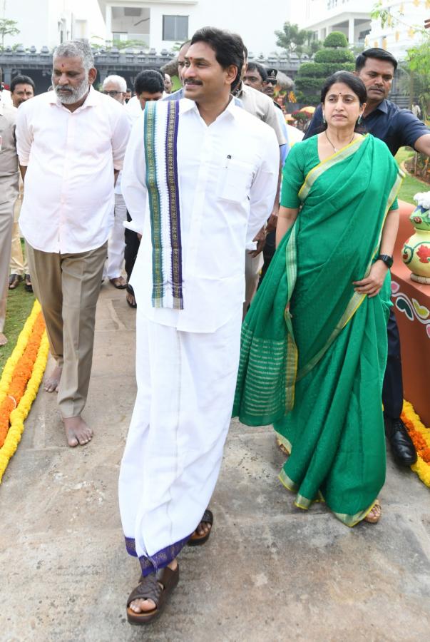 CM YS Jagan and YS Bharati Bhogi Celebrations Photos - Sakshi10