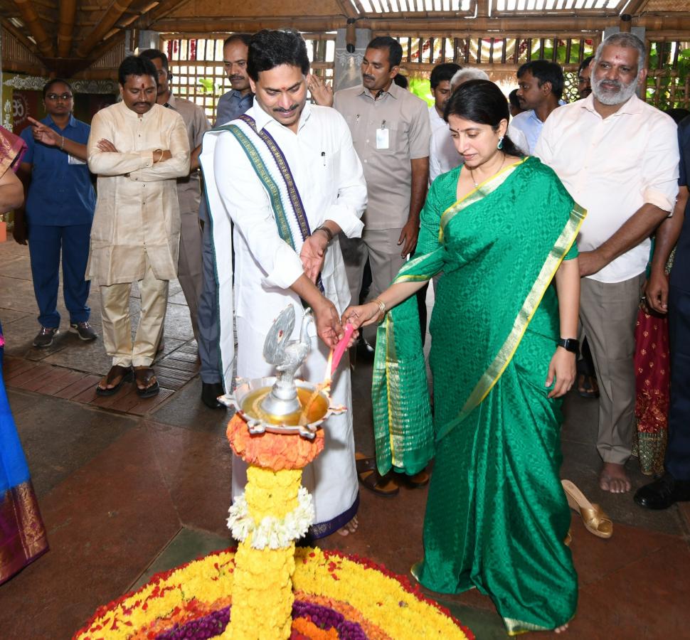 CM YS Jagan and YS Bharati Bhogi Celebrations Photos - Sakshi14