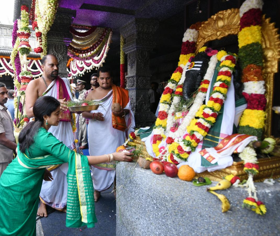 CM YS Jagan and YS Bharati Bhogi Celebrations Photos - Sakshi28