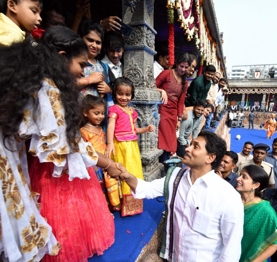 CM YS Jagan and YS Bharati Bhogi Celebrations Photos - Sakshi32