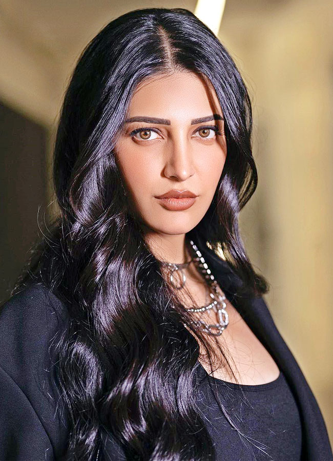 Indian Actress Shruti Haasan HD Photo Gallery - Sakshi7