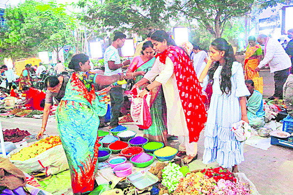 సిద్దిపేట పట్టణంలో రంగుల విక్రయాలు 4