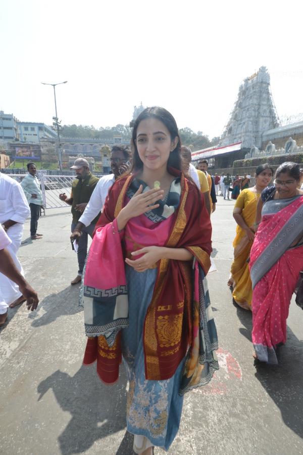 Actress Neha Shetty Visits Tirumala Srivari Temple Photos - Sakshi3