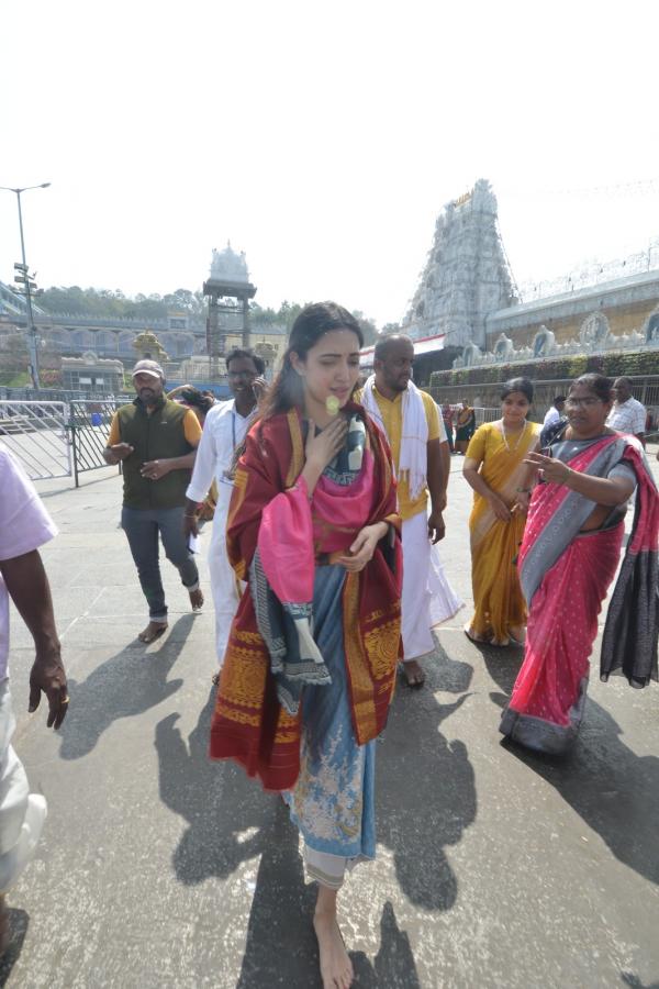 Actress Neha Shetty Visits Tirumala Srivari Temple Photos - Sakshi4