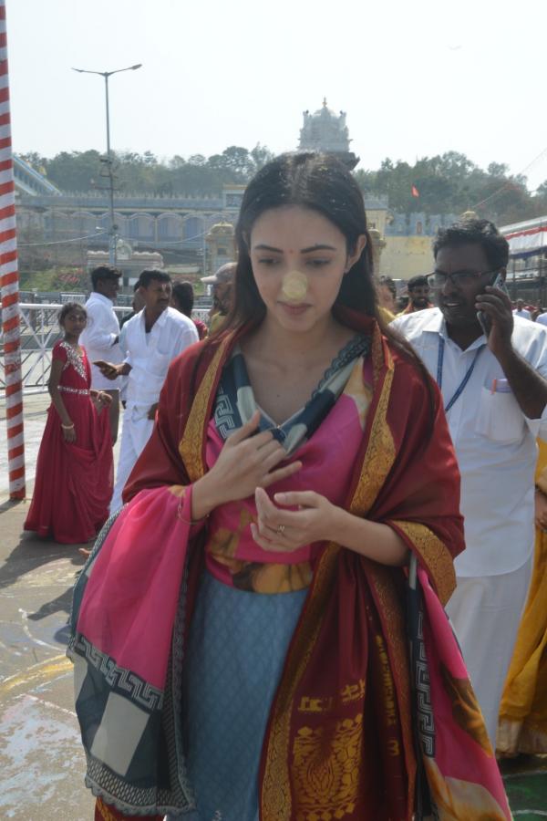 Actress Neha Shetty Visits Tirumala Srivari Temple Photos - Sakshi5