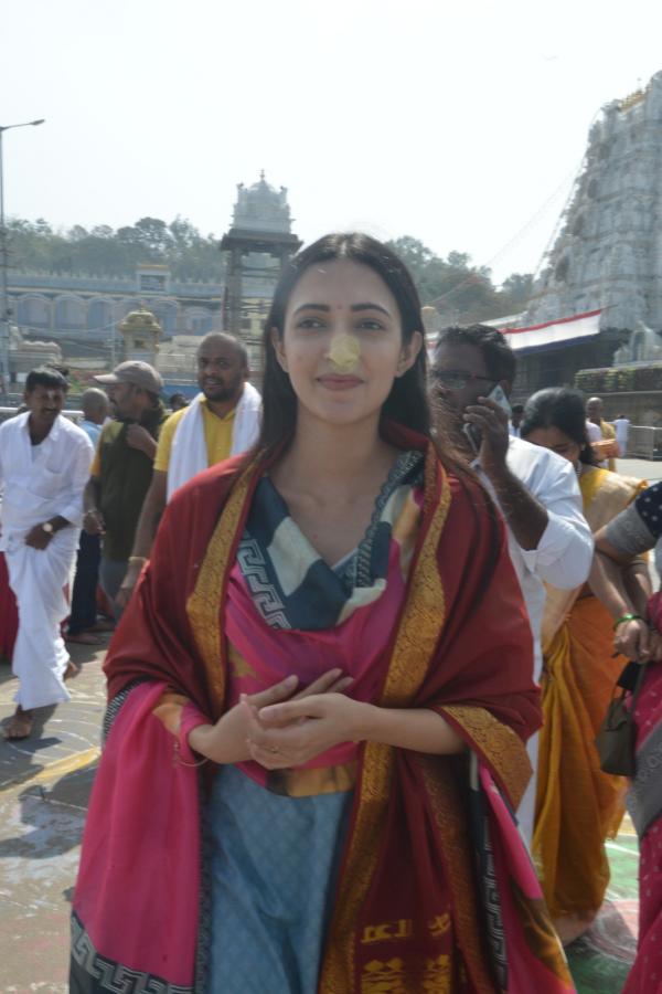 Actress Neha Shetty Visits Tirumala Srivari Temple Photos - Sakshi6