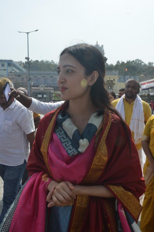 Actress Neha Shetty Visits Tirumala Srivari Temple Photos - Sakshi8