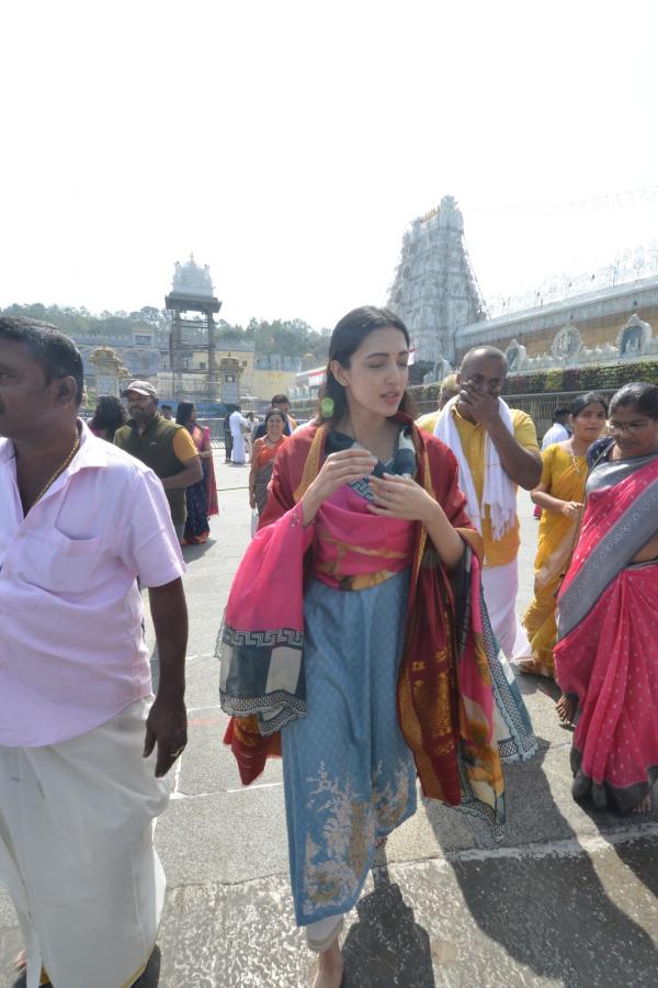 Actress Neha Shetty Visits Tirumala Srivari Temple Photos - Sakshi9