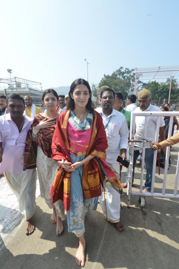 Actress Neha Shetty Visits Tirumala Srivari Temple Photos - Sakshi18