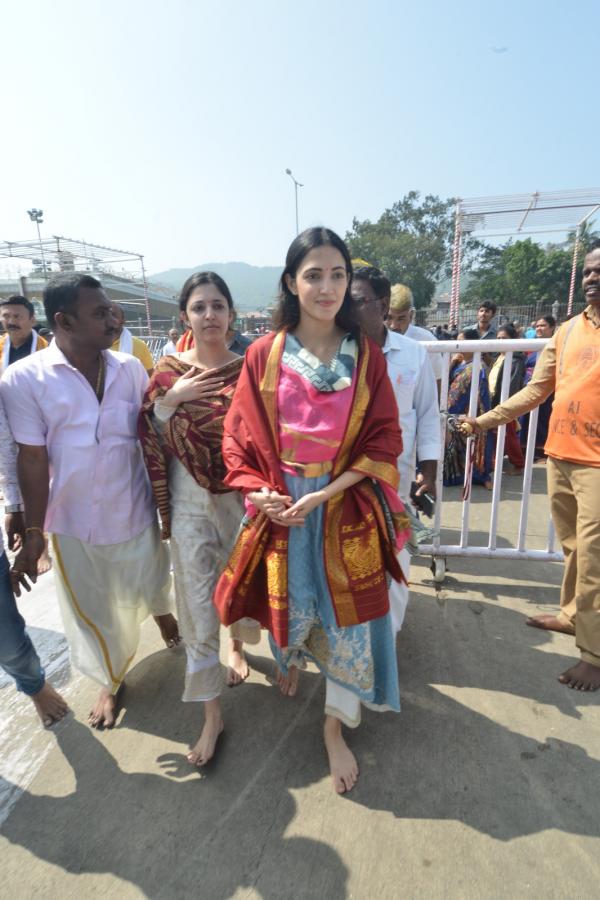 Actress Neha Shetty Visits Tirumala Srivari Temple Photos - Sakshi19