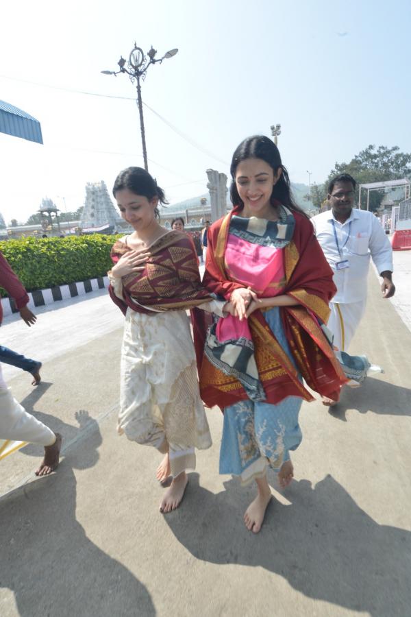 Actress Neha Shetty Visits Tirumala Srivari Temple Photos - Sakshi20