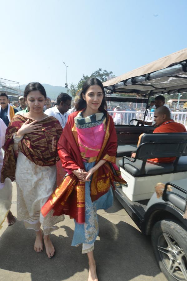 Actress Neha Shetty Visits Tirumala Srivari Temple Photos - Sakshi22