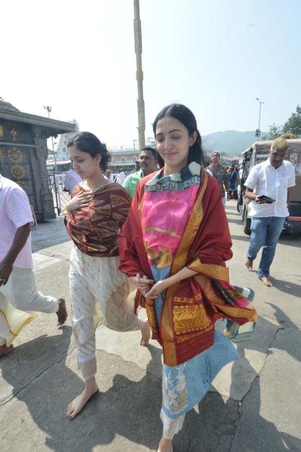 Actress Neha Shetty Visits Tirumala Srivari Temple Photos - Sakshi25