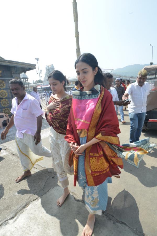 Actress Neha Shetty Visits Tirumala Srivari Temple Photos - Sakshi27