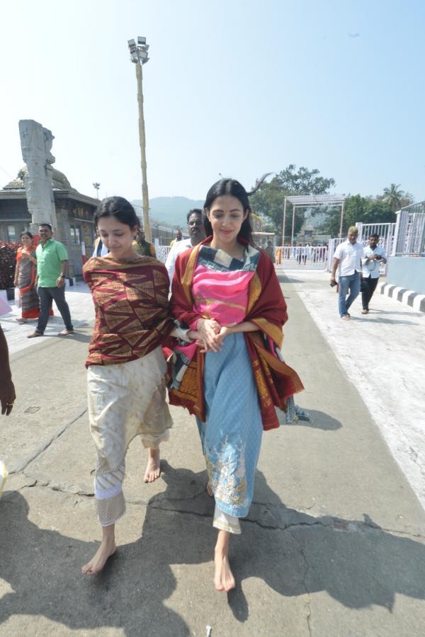 Actress Neha Shetty Visits Tirumala Srivari Temple Photos - Sakshi28