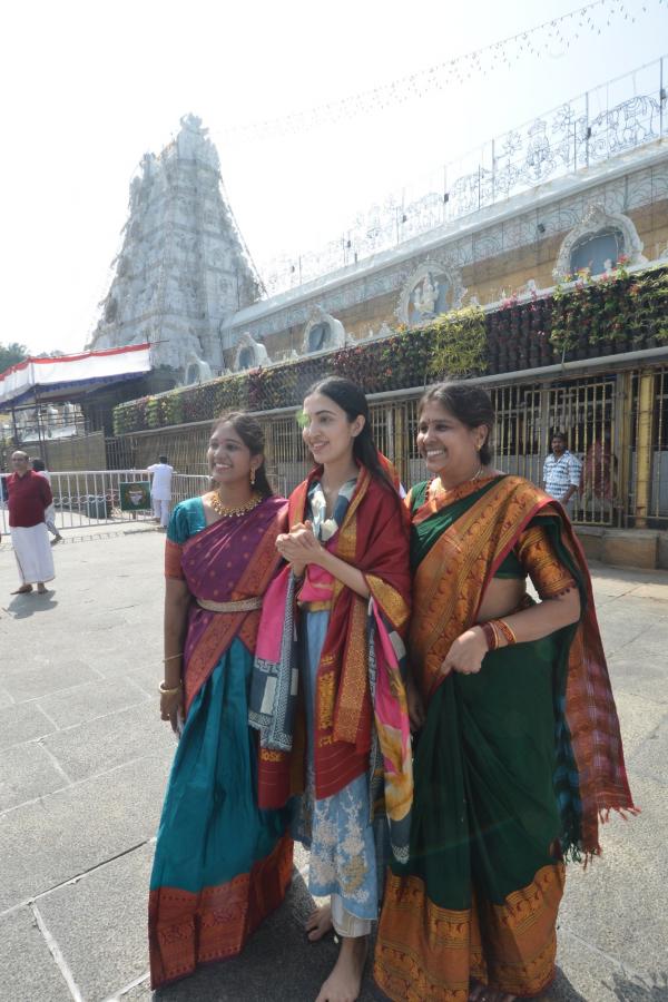 Actress Neha Shetty Visits Tirumala Srivari Temple Photos - Sakshi30