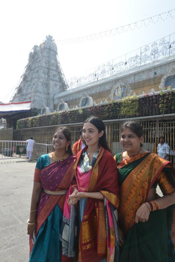 Actress Neha Shetty Visits Tirumala Srivari Temple Photos - Sakshi32