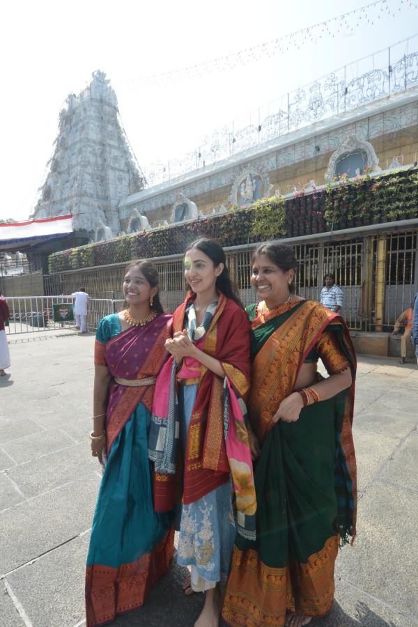 Actress Neha Shetty Visits Tirumala Srivari Temple Photos - Sakshi34