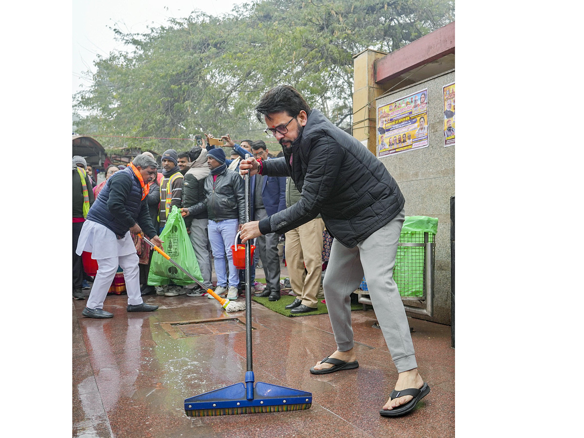 Officials take part in temple cleaning drive across the country Photos - Sakshi6