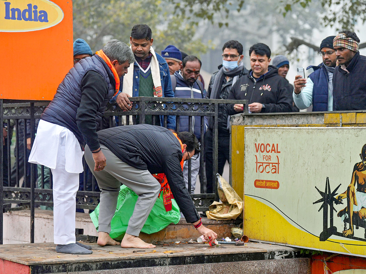 Officials take part in temple cleaning drive across the country Photos - Sakshi9