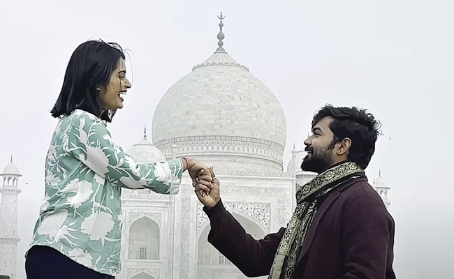 Bigg Boss Priyanka Jain Boy friend Love propose in front of Taj mahal Photos - Sakshi1