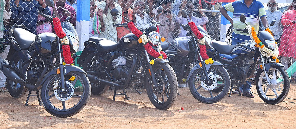 bull race in anantapur district - Sakshi24