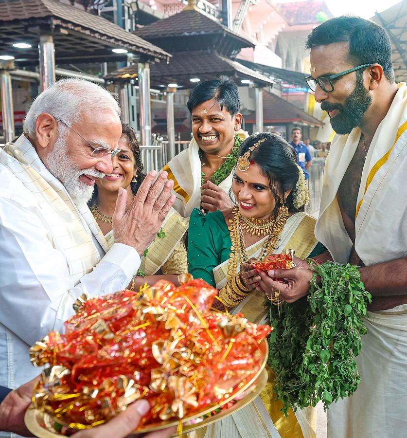 Narendra Modi attends the wedding ceremony of actor Suresh Gopi daughter  - Sakshi10