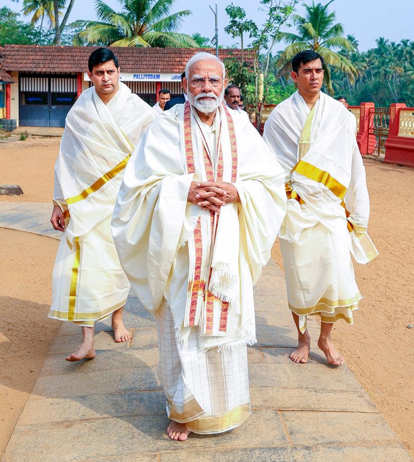 Narendra Modi attends the wedding ceremony of actor Suresh Gopi daughter  - Sakshi16