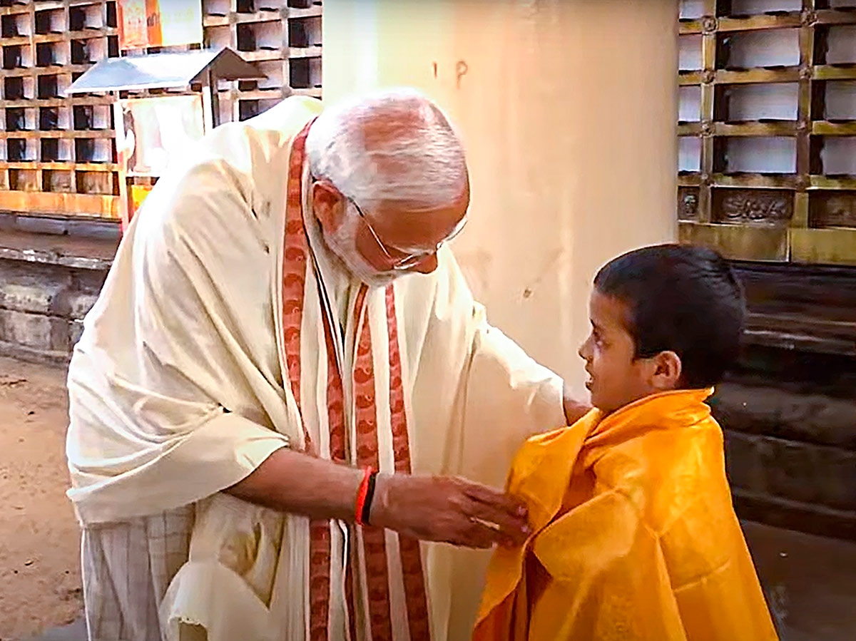 Narendra Modi attends the wedding ceremony of actor Suresh Gopi daughter  - Sakshi18