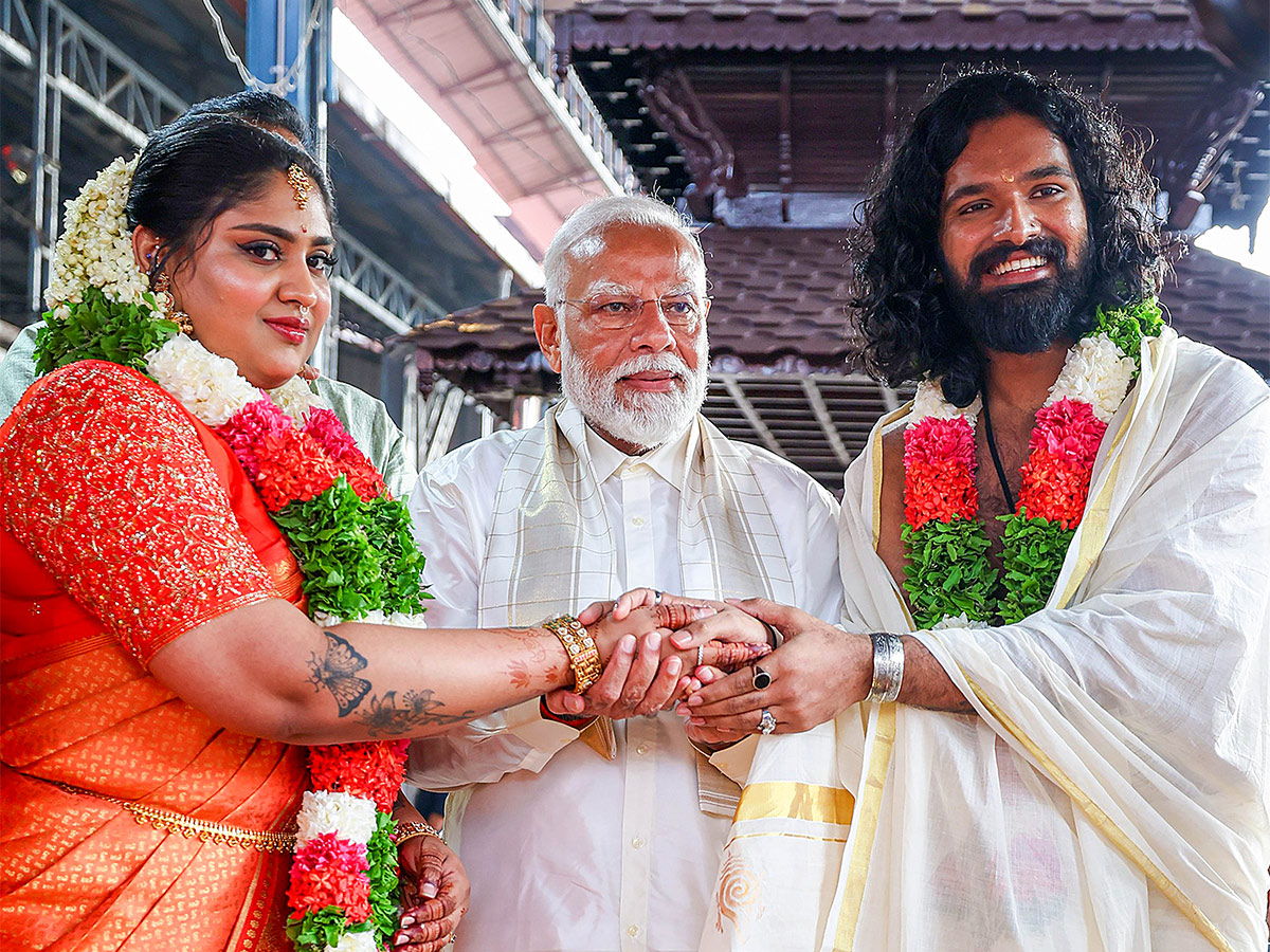 Narendra Modi attends the wedding ceremony of actor Suresh Gopi daughter  - Sakshi2