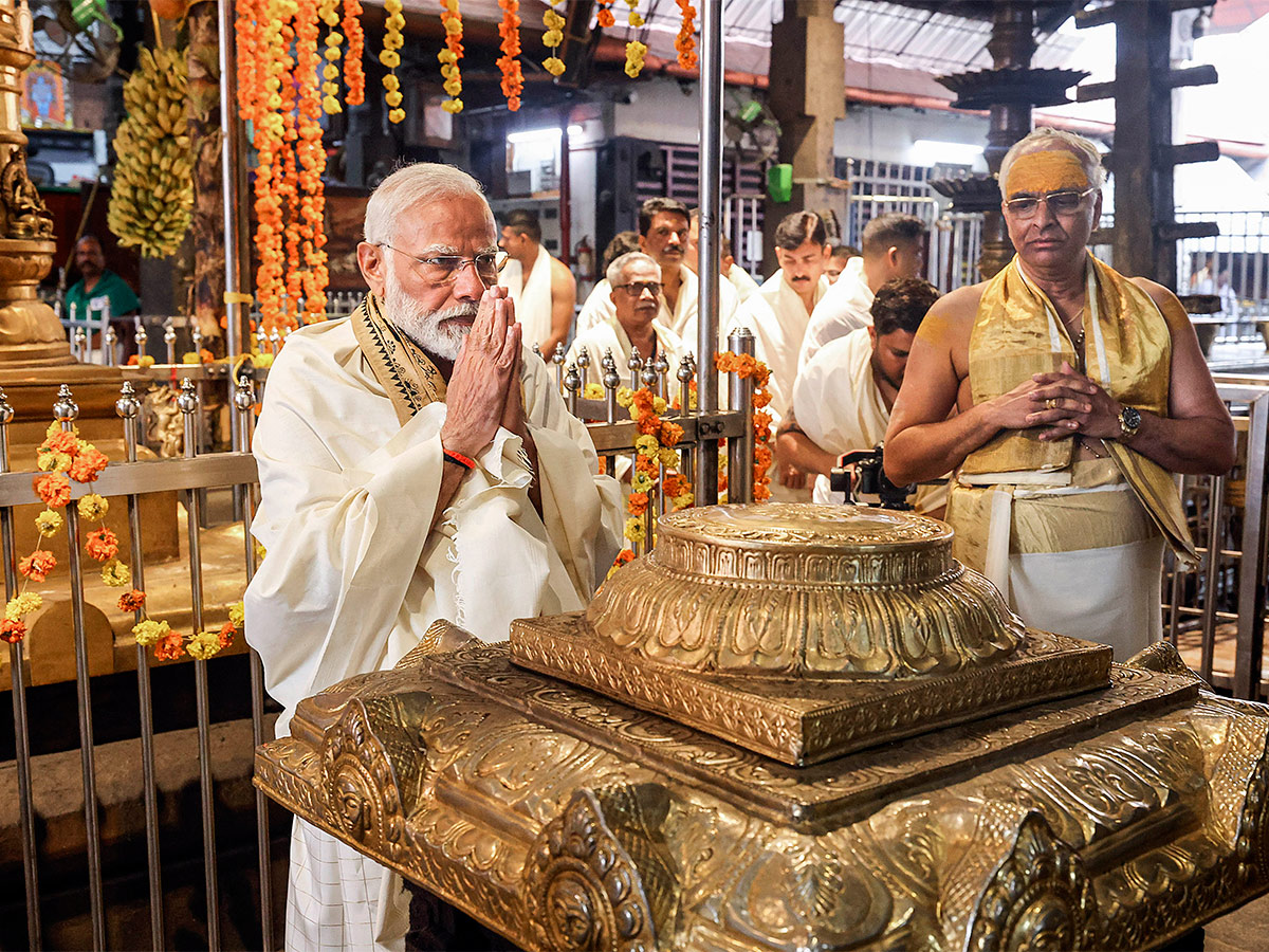 Narendra Modi attends the wedding ceremony of actor Suresh Gopi daughter  - Sakshi26